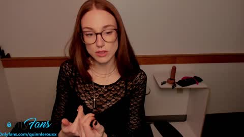 Snapshot of cum_with_quinn chatting on December 18, 1:05 am Quinn online show from December 18, 1:05 am