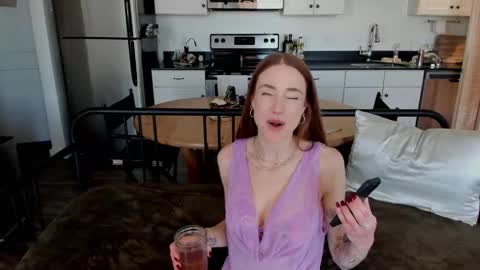 Snapshot of cum_with_quinn chatting on October 11, 4:49 pm Quinn online show from October 11, 4:49 pm