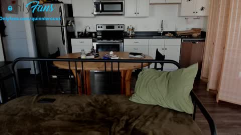 Snapshot of cum_with_quinn chatting on October 15, 5:35 pm Quinn online show from October 15, 5:35 pm