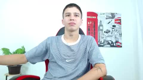 Snapshot of cumandres chatting on October 31, 2:18 pm cumandres online show from October 31, 2:18 pm