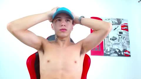 cumandres online show from February 14, 2:58 pm