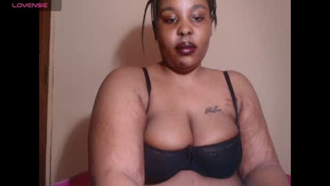 Snapshot of cumfordaddy111 chatting on June 17, 7:33 am Sweet mona online show from June 17, 7:33 am