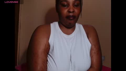 Snapshot of cumfordaddy111 chatting on June 19, 12:53 pm Sweet mona online show from June 19, 12:53 pm