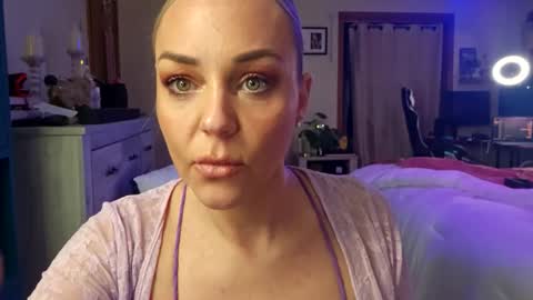 cumguzzlingskank online show from May 14, 3:24 am