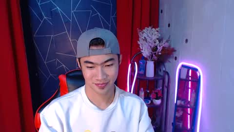 Snapshot of cumhavefun25 chatting on December 3, 2:38 pm ask me online show from December 3, 2:38 pm