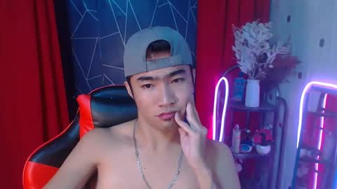 Snapshot of cumhavefun25 chatting on December 6, 12:27 pm ask me online show from December 6, 12:27 pm
