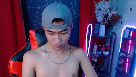 Snapshot of cumhavefun25 chatting on December 7, 8:33 am ask me online show from December 7, 8:33 am