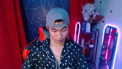 Snapshot of cumhavefun25 chatting on December 11, 5:37 pm ask me online show from December 11, 5:37 pm