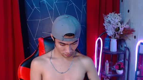 Snapshot of cumhavefun25 chatting on December 12, 9:48 pm ask me online show from December 12, 9:48 pm