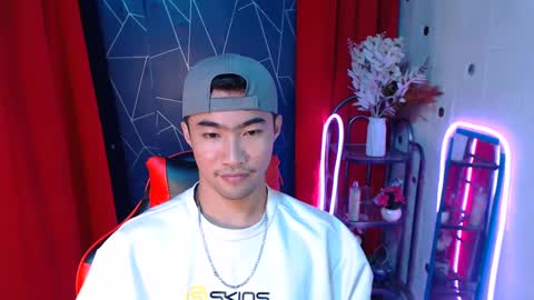 Snapshot of cumhavefun25 chatting on December 18, 10:02 pm ask me online show from December 18, 10:02 pm