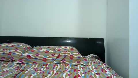 Snapshot of cummforuu chatting on February 16, 12:43 pm Cumms Cam online show from February 16, 12:43 pm