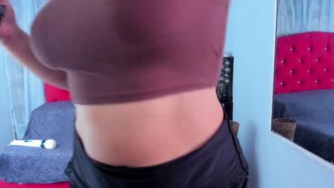 Snapshot of cumming_tiffani chatting on February 5, 11:55 am cumming tiffani online show from February 5, 11:55 am