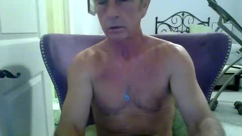 Snapshot of cumngetit910 chatting on June 8, 6:52 pm cumngetit910 online show from June 8, 6:52 pm