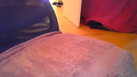 Snapshot of cumprincessscum chatting on December 16, 12:04 am Cumprincess online show from December 16, 12:04 am