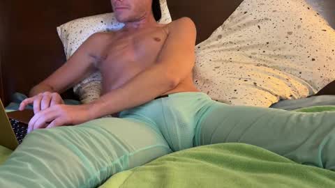 cumwatchmenut online show from October 8, 11:35 pm