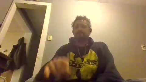 Snapshot of cuntreeboy68 chatting on December 8, 3:00 am Bash online show from December 8, 3:00 am