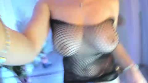 Snapshot of cupcake_izzy chatting on July 7, 6:56 pm cupcake_izzy online show from July 7, 6:56 pm