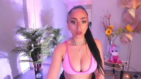 Snapshot of cupcake_izzy chatting on July 8, 5:17 pm cupcake_izzy online show from July 8, 5:17 pm