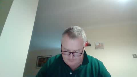 Snapshot of curiousax77 chatting on December 9, 9:17 am curiousax77 online show from December 9, 9:17 am