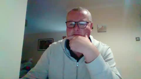 Snapshot of curiousax77 chatting on December 12, 12:12 pm curiousax77 online show from December 12, 12:12 pm