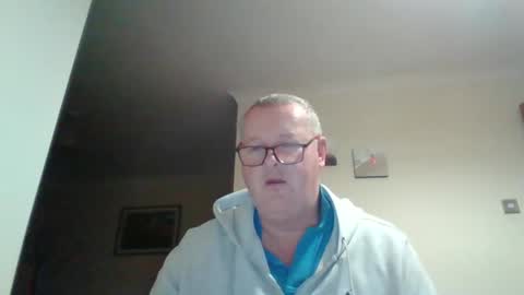 Snapshot of curiousax77 chatting on December 29, 8:22 am curiousax77 online show from December 29, 8:22 am