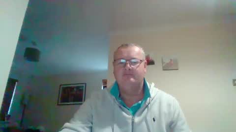 Snapshot of curiousax77 chatting on February 14, 10:17 am curiousax77 online show from February 14, 10:17 am