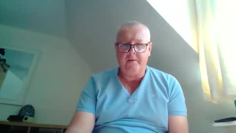 curiousax77 online show from April 30, 12:11 pm
