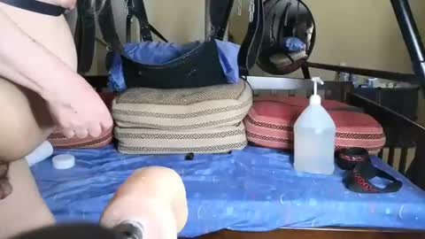 Snapshot of curiousbisex22 chatting on February 7, 8:55 am Curiousbisex22 online show from February 7, 8:55 am