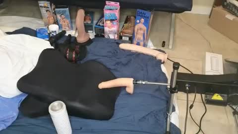 Snapshot of curiousbisex22 chatting on April 16, 12:22 am Curiousbisex22 online show from April 16, 12:22 am