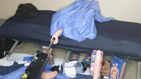 Snapshot of curiousbisex22 chatting on April 16, 12:28 pm Curiousbisex22 online show from April 16, 12:28 pm