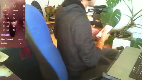 Snapshot of curiousgenie chatting on October 30, 9:44 am curiousgenie online show from October 30, 9:44 am