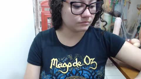 Snapshot of curly_greeneyed chatting on October 17, 4:20 pm Vannesa online show from October 17, 4:20 pm