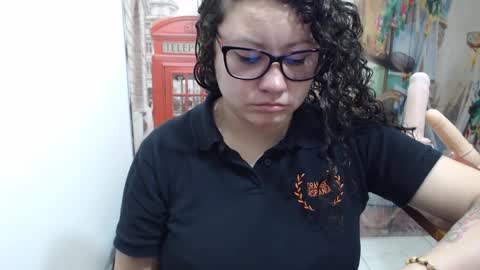 Snapshot of curly_greeneyed chatting on October 22, 6:51 pm Vannesa online show from October 22, 6:51 pm