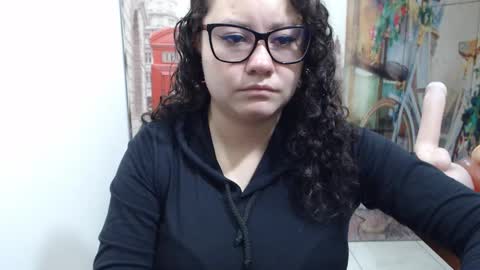 Snapshot of curly_greeneyed chatting on October 27, 6:56 pm Vannesa online show from October 27, 6:56 pm