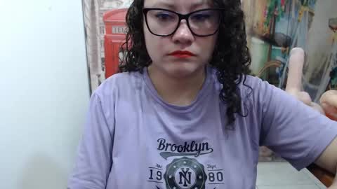 Snapshot of curly_greeneyed chatting on October 28, 6:32 pm Vannesa online show from October 28, 6:32 pm