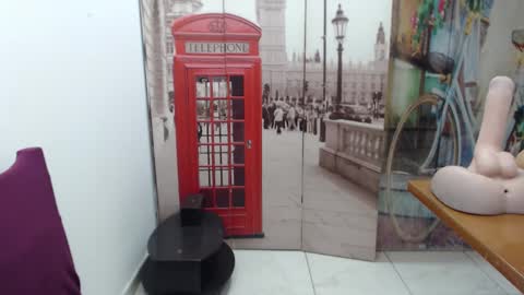 Snapshot of curly_greeneyed chatting on October 31, 5:36 pm Vannesa online show from October 31, 5:36 pm