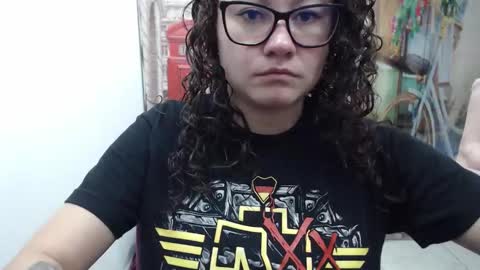 Snapshot of curly_greeneyed chatting on November 14, 8:29 pm Vannesa online show from November 14, 8:29 pm