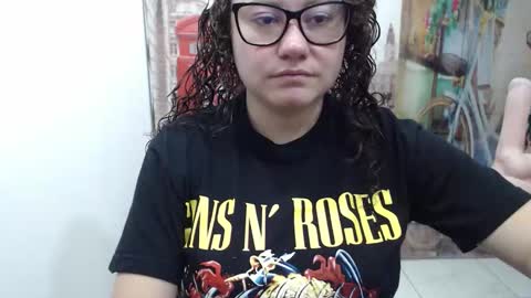 Snapshot of curly_greeneyed chatting on November 18, 8:35 pm Vannesa online show from November 18, 8:35 pm