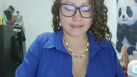 Snapshot of curly_greeneyed chatting on June 27, 3:11 am Vannesa online show from June 27, 3:11 am