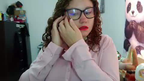 Snapshot of curly_greeneyed chatting on July 23, 2:04 pm Vannesa online show from July 23, 2:04 pm