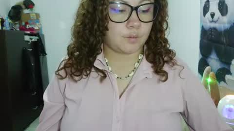 Snapshot of curly_greeneyed chatting on July 24, 2:09 am Vannesa online show from July 24, 2:09 am