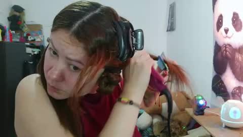 Snapshot of curly_greeneyed chatting on July 28, 6:07 pm Vannesa online show from July 28, 6:07 pm