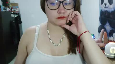 Snapshot of curly_greeneyed chatting on August 1, 2:22 am Vannesa online show from August 1, 2:22 am