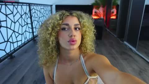 Snapshot of curlyanto chatting on June 8, 8:37 am Antonia online show from June 8, 8:37 am