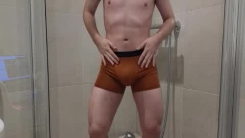 Snapshot of curlyboyy_ chatting on October 26, 10:04 pm Mike pvt is open online show from October 26, 10:04 pm