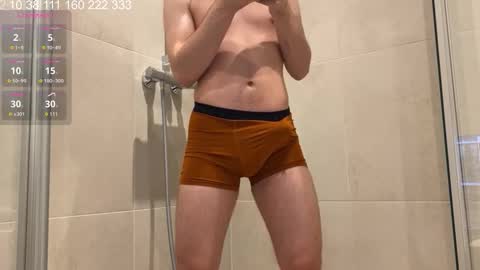 Snapshot of curlyboyy_ chatting on October 30, 9:15 pm Mike pvt is open online show from October 30, 9:15 pm