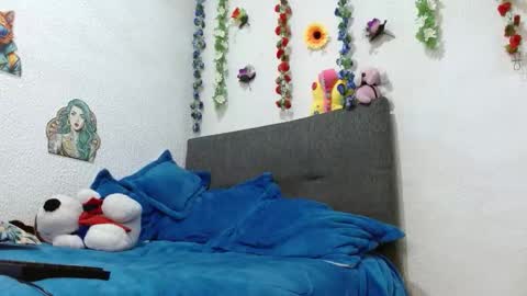 Snapshot of curlybutterfly chatting on October 31, 10:44 pm curlybutterfly online show from October 31, 10:44 pm