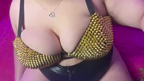 Snapshot of curlykaii55 chatting on January 13, 1:02 am Kay online show from January 13, 1:02 am