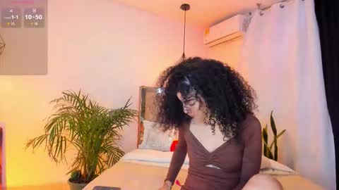 Snapshot of curlyrose_ chatting on October 15, 10:21 pm Rose online show from October 15, 10:21 pm