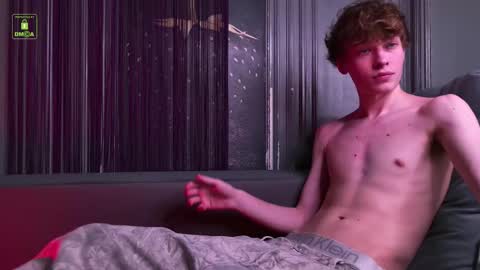 Snapshot of curlytwinkboy chatting on February 26, 8:41 pm KEVIN online show from February 26, 8:41 pm